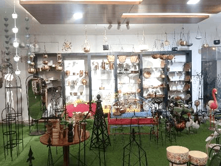 Handcrafting metal décor